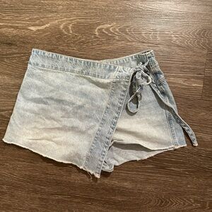 We The Free Denim Skort. Light wash!
